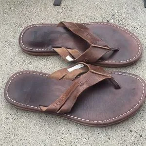 ?UGG Brown Leather Thong Sandal UGG | Shoes | Ugg Brown Leather Thong Sandal | Poshmark main image 2
